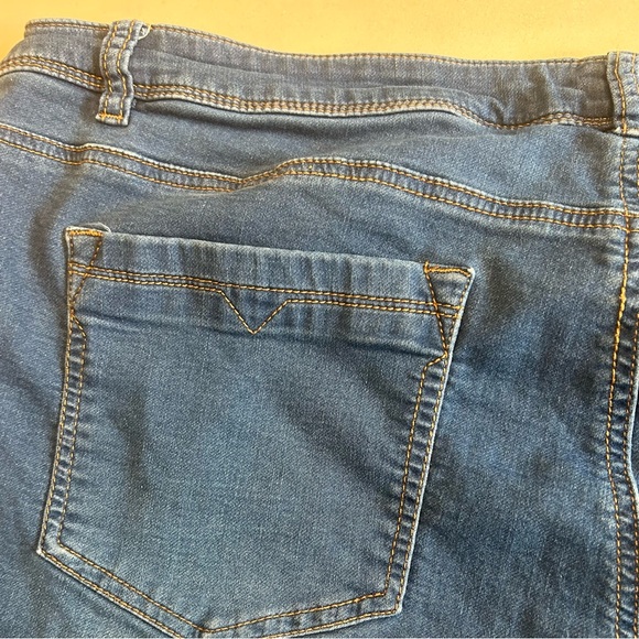 Love & Legend Premium Denim Cropped Jeans. Size 22 Plus Size see measurements - Picture 5 of 5